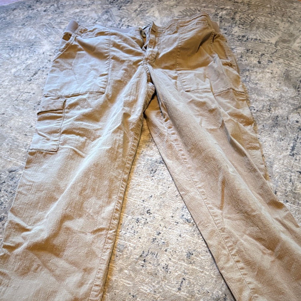Sonoma Women's Tan Cargo Pants